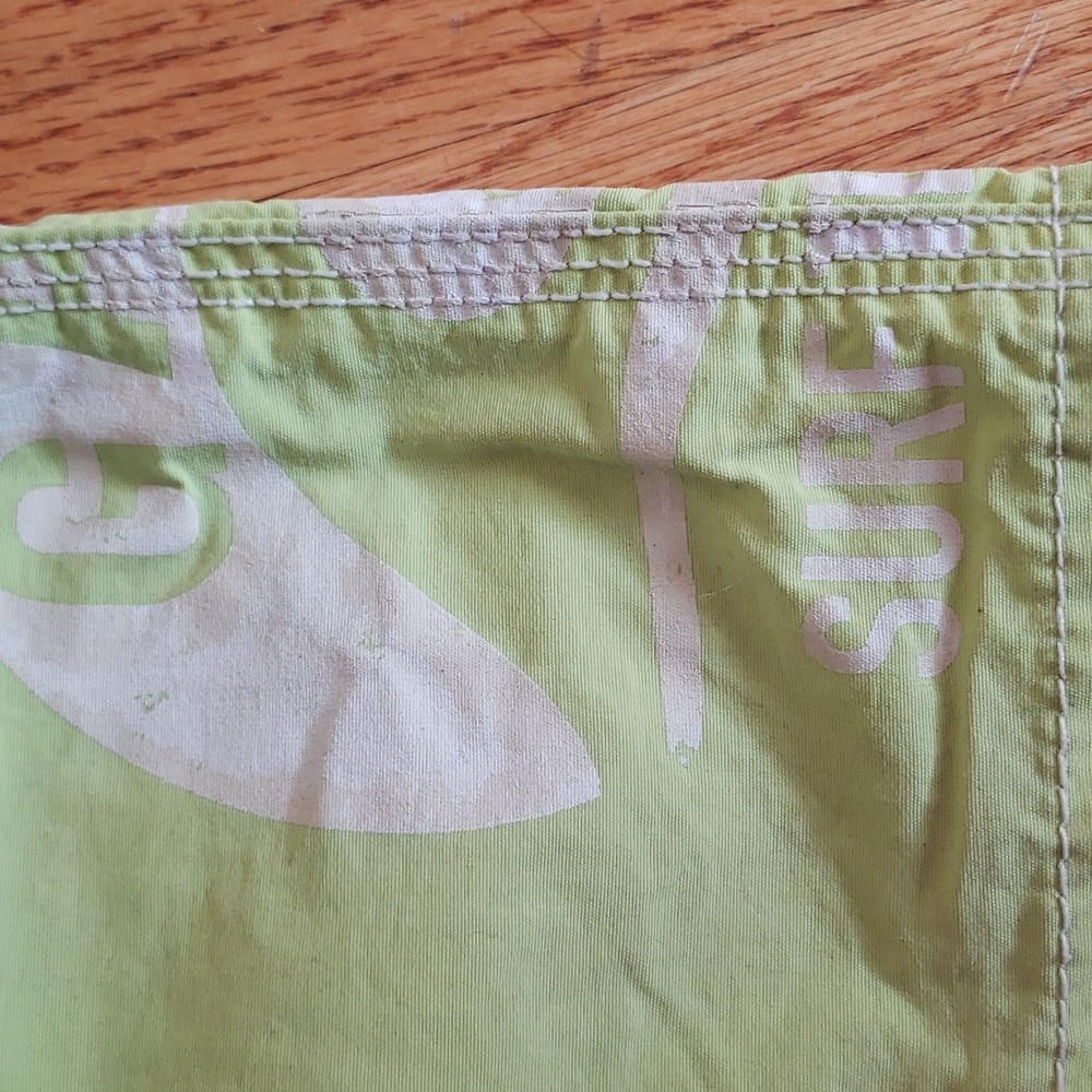 Baby Gap swim trunks 18-24m π - Picture 2 of 4